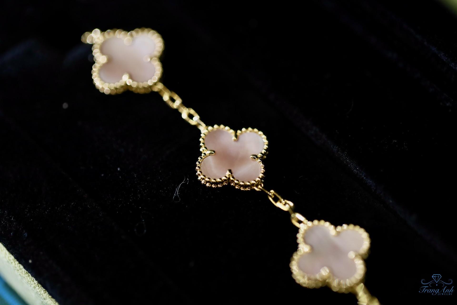 Lắc tay Van Cleef & Arpels Vintage Alhambra vàng hồng 18k 6